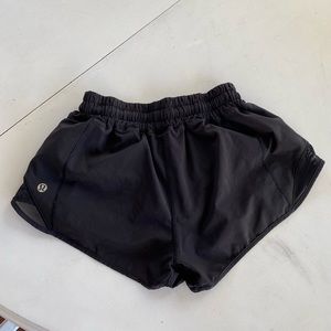 LuLuLemon Hotty Hot Low Rise Lined Short “2.5”